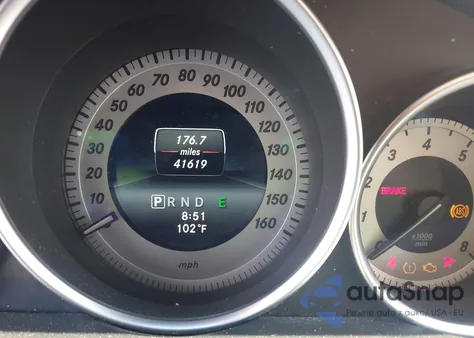 2015 Mercedes-Benz C 350 Sport 4Matic z USA, uszkodzony, nr VIN WDDGJ8JB1FG384094